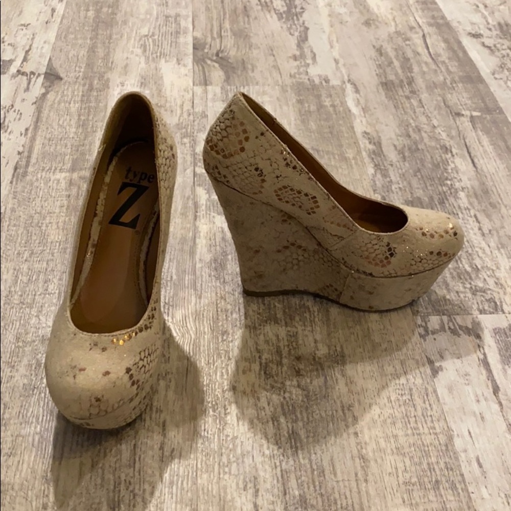 Type Z Wedge Heels